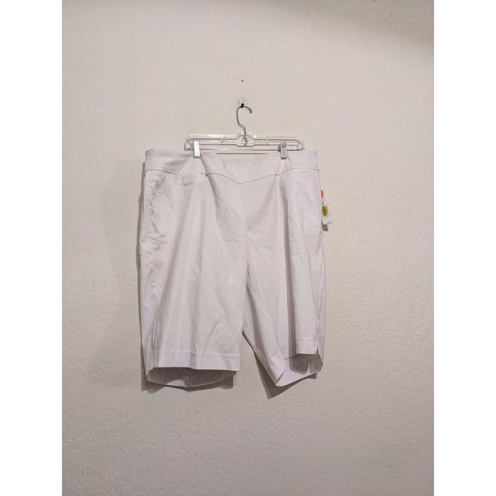 New westbound white Bermuda shorts, size 24W 